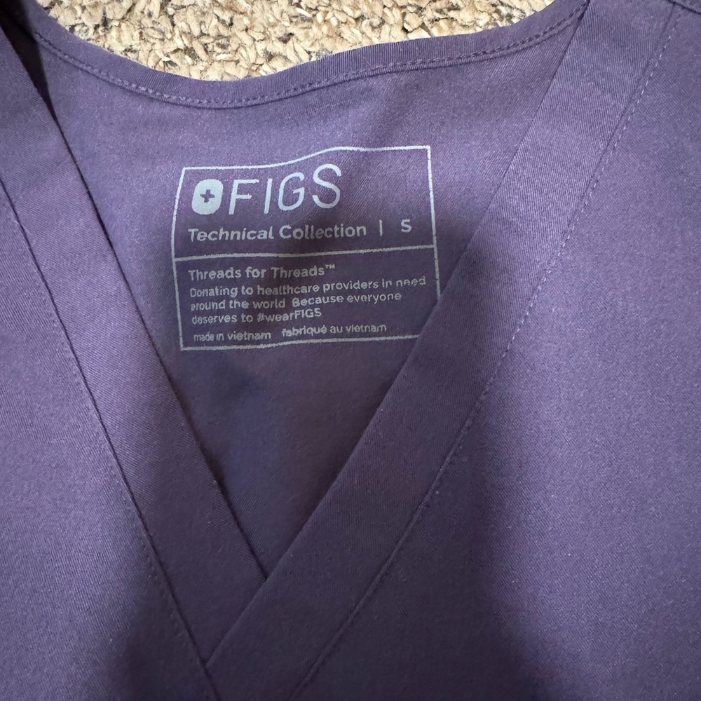 Figs Purple Jam Catarina one pocket top size small - Picture 3 of 3